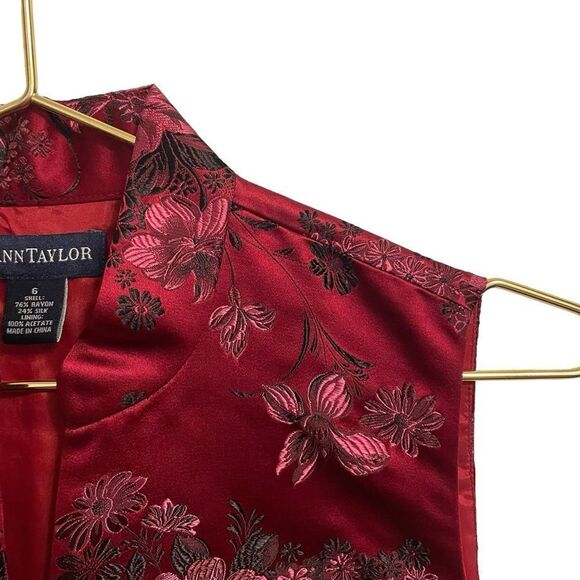 Ann Taylor Silk Blend Maroon Floral Sleeveless Vest Size 6 - Picture 2 of 6